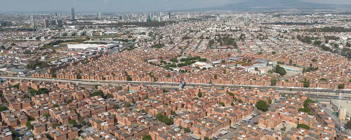 Puebla enfrenta déficit de 200 mil viviendas; CMIC anuncia alianza para atender la demanda