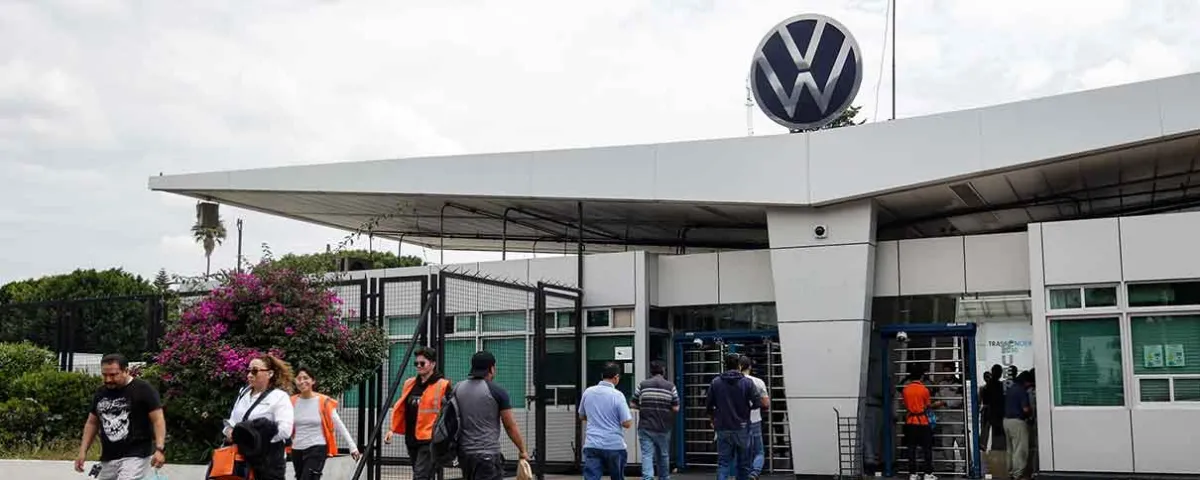 Universidades alertan impacto de recortes de Volkswagen en Puebla