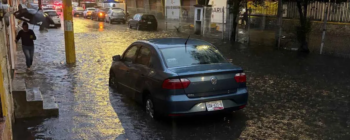 Lluvia y granizo inundan Puebla y complican tráfico a estadios