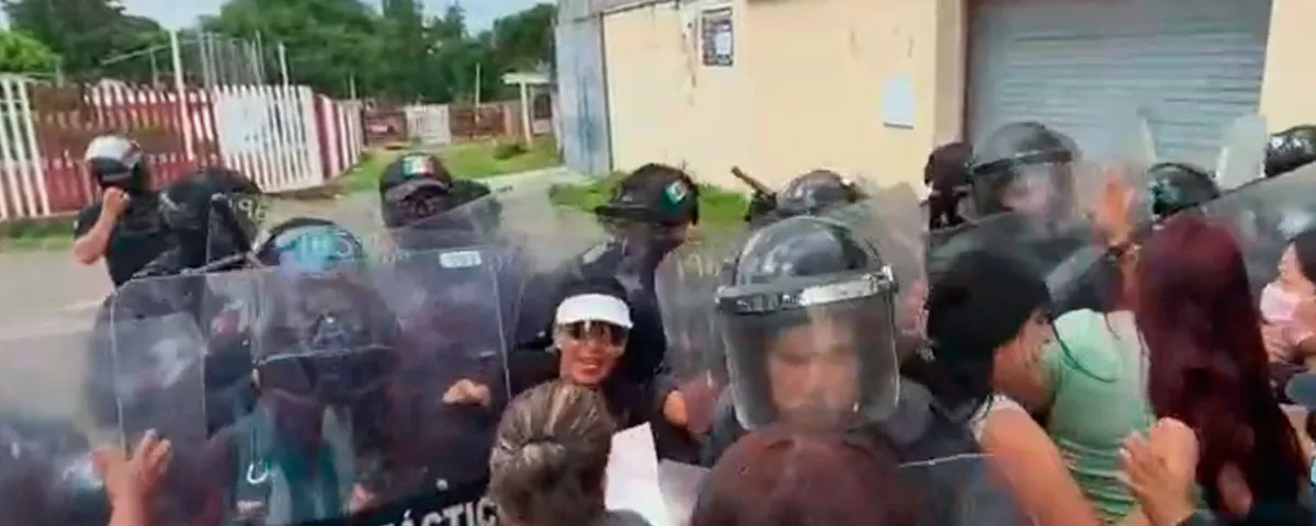 Habitantes y activistas suspenden a golpes la perforación de pozo de agua en Xoxtla