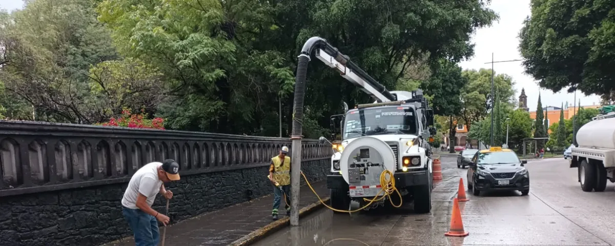 Desazolve y Limpieza intensiva permanente a la red de drenaje realizan las brigadas de Agua de Puebla ante las intensas lluvias