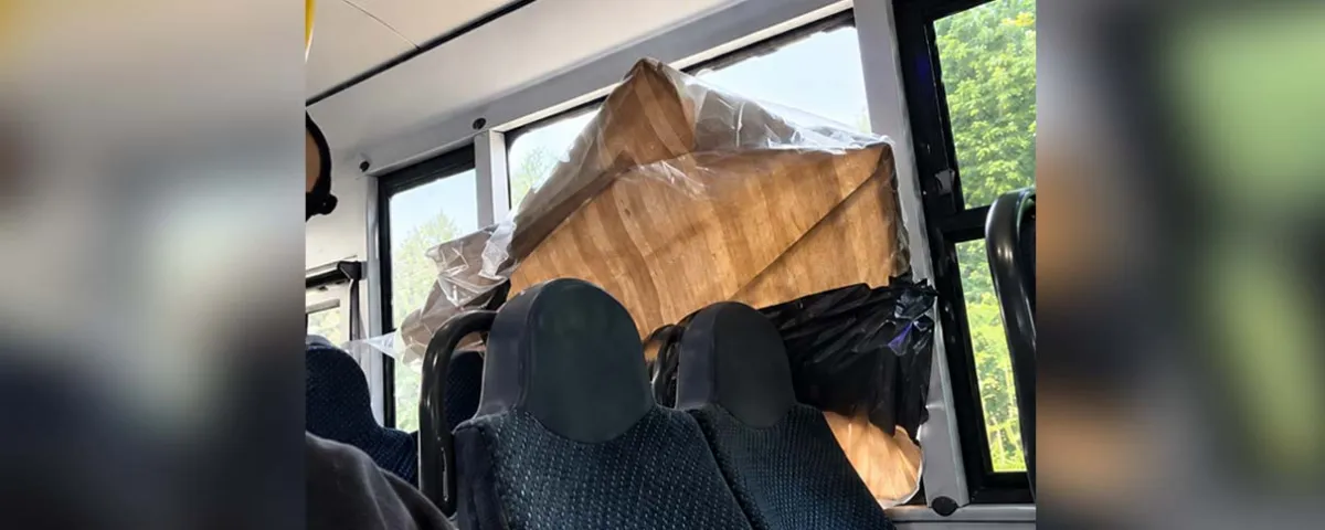 Viajan en unidades destartaladas: transporte de Texmelucan circula ¡sin ventanas!