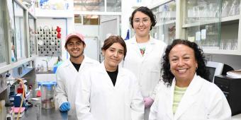 Investigadores de Ciencias Microbiológicas impulsan trasplante de microbiota fecal en Puebla