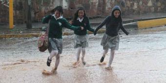 La SEP suspendió clases en mil 652 escuelas de Puebla por las lluvias