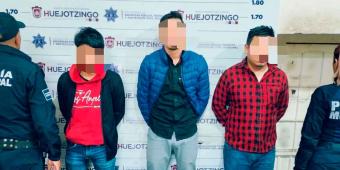 Con vehículo robado, armas de fuego y droga, fueron asegurados 3 sujetos en Huejotzingo