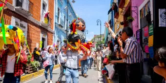 Desfile de Mojigangas deleitó a familias y turistas de Atlixco