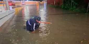 Inundaciones, árboles caídos y apagones por las lluvias en Puebla 