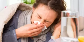 Frío y lluvias detonan las enfermedades respiratorias; evita automedicarte