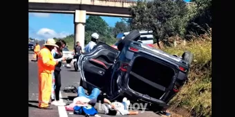 Duro choque entre autos en la Tlaxco-Tejocotal