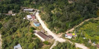 Habitantes de Tenohuatlán, Huauchinango, recibieron obras sanitarias y pavimentación