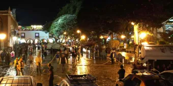 Atlixco limpia su zócalo tras el éxito de la Villa Iluminada